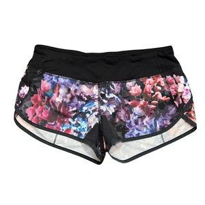 EUC Lululemon Run Speed Short 6 Spring Has Sprung Floral Black
